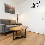 Gorilla Apartments Im Zentrum Mit Schnellem Wifi & Stadtblick 3Rd Floor